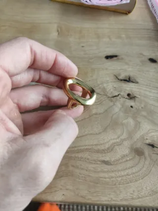 Anillo dorado diseño orgánico