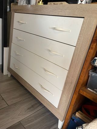 Conjunto de mesitas de noche, cómoda y espejo