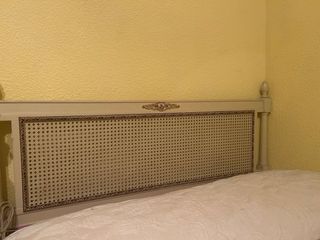 Habitación de madera color crema