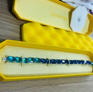 Pulsera Swarovski colección Millenia azul degradad