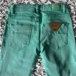 Pantalón vaquero verde Pull&Bear desgastado