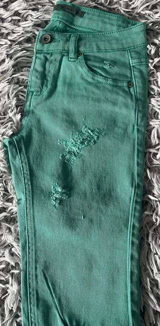 Pantalón vaquero verde Pull&Bear desgastado