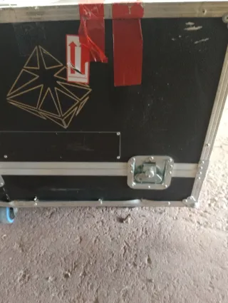 3 cajas grandes y 1 pequeña de seguridad acolchada