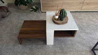 Mesita de café blanca y madera marca KALIDO