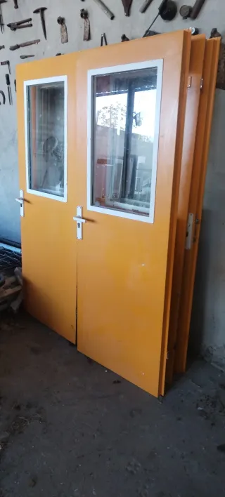 Puerta doble hierro con cristal