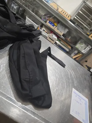 Gorros de cocina negros con calaveras