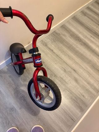 Bicicleta de equilibrio roja Chicco