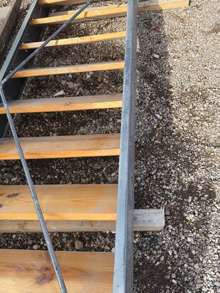 Escalera moderna hierro y madera