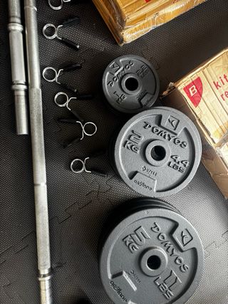 Banco musculación + barra + mancuernas