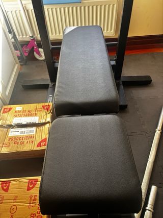 Banco musculación + barra + mancuernas