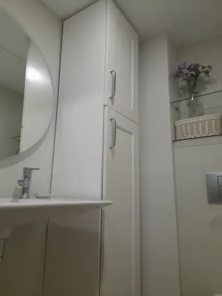 Armario alto de madera