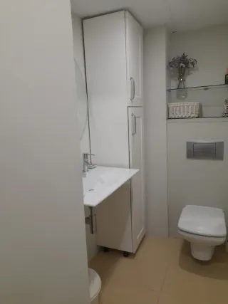 Armario alto de madera