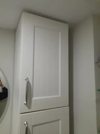 Armario alto de madera