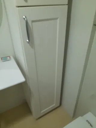 Armario alto de madera