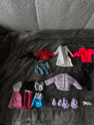 Confezione di abbigliamento per bambole Barbie