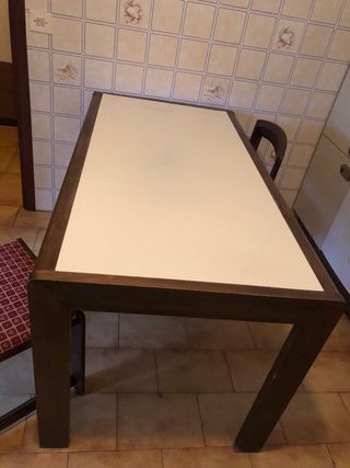 Mesa de cocina y 2 sillas