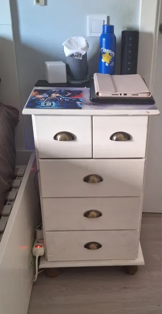 Comò in legno con cassetti, due comodini