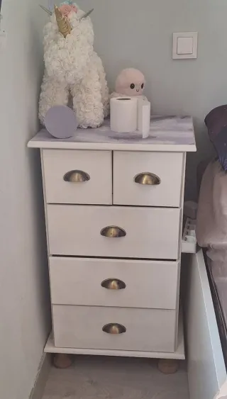 Comò in legno con cassetti, due comodini