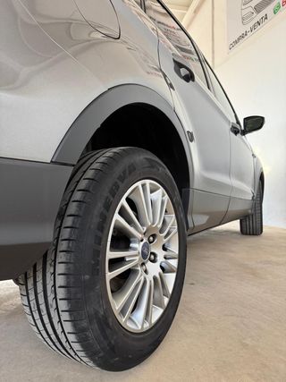 Ford Kuga 2.0 TDCI 140 TITANIUM 4x2