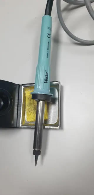Soldador Weller 220V, 60W /370 C°,con soporte