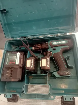 Taladro Percutor Makita HP331D 10,8V + Cargador