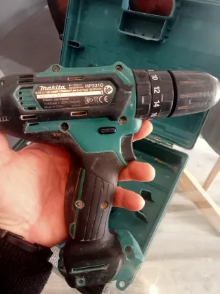 Taladro Percutor Makita HP331D 10,8V + Cargador