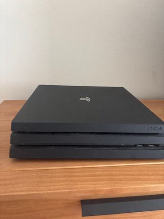 PS4 Pro 1TB + FIFA 18