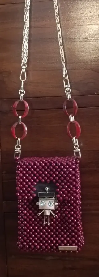 Bolso  hecho a mano con abalorios de madera