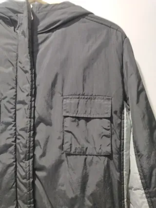 Chaqueta Negra y Gris con Capucha