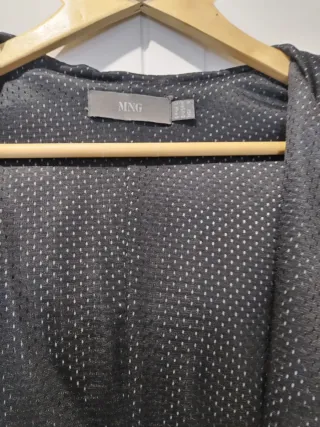 Chaqueta Negra y Gris con Capucha
