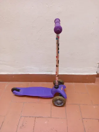 Patinete infantil 3 ruedas morado.luces