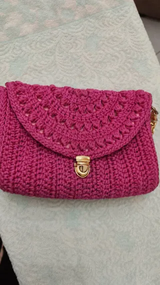 Borsa uncinetto fatta a mano con catena oro