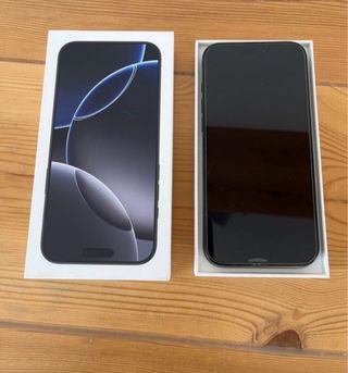 iPhone 16 Pro Max, batería al 100%, ningún rasguño