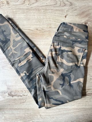 Pantalón camuflaje Clockhouse