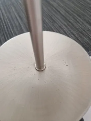 Lampada da tavolo in metallo e vetro