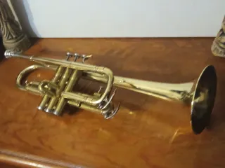 Trompeta Jupiter JTR 306