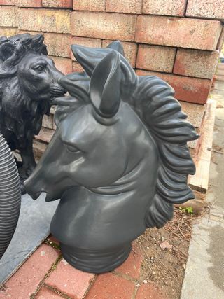 Estatua Cabeza de Caballo Negra