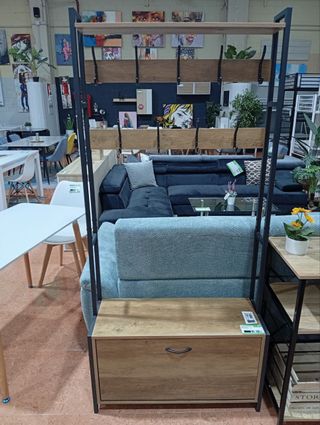 Recibidor con zapatero y perchero