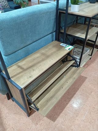 Recibidor con zapatero y perchero