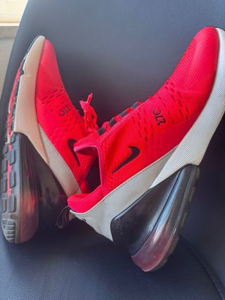 Nike Air Max 270 EUR 40 Rojo Color rojo intenso.