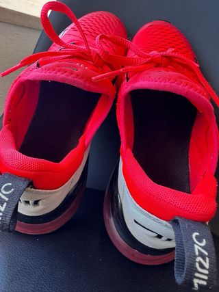 Nike Air Max 270 EUR 40 Rojo Color rojo intenso.