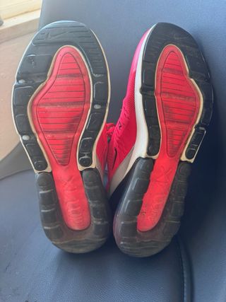 Nike Air Max 270 EUR 40 Rojo Color rojo intenso.