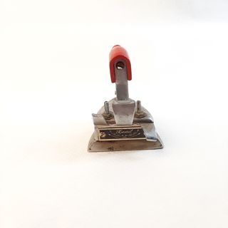 Ferro da stiro Zenit manico rosso