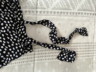 Falda-pantalon corta floral con volantes y lazada