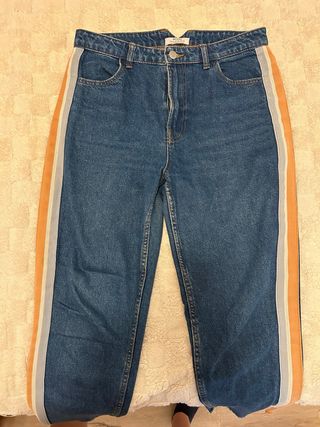 Pantalones Bershka Talla 40 con Raya Lateral