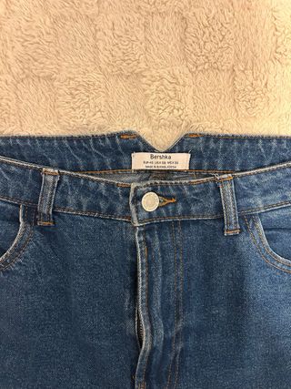 Pantalones Bershka Talla 40 con Raya Lateral