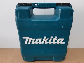 Taladro de batería Makita.