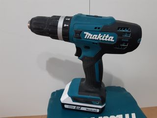 Taladro de batería Makita.