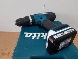 Taladro de batería Makita.