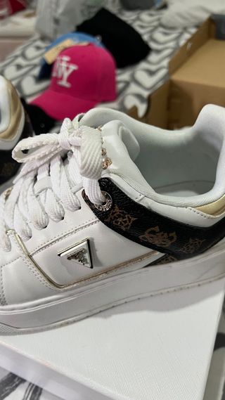Bambas Guess blancas con logo